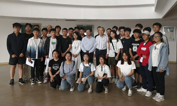 座谈会合影_副本.jpg