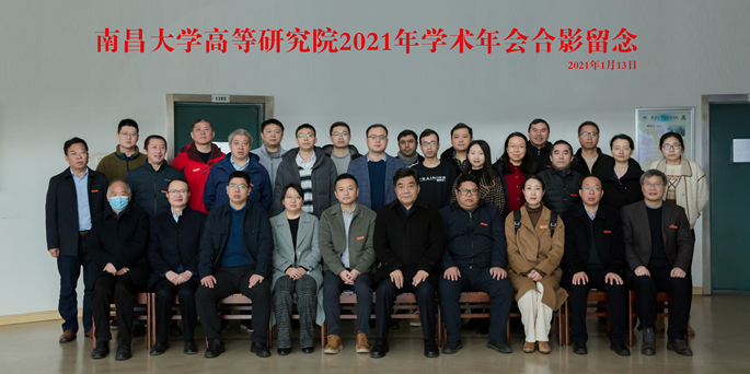 年会合影.jpg