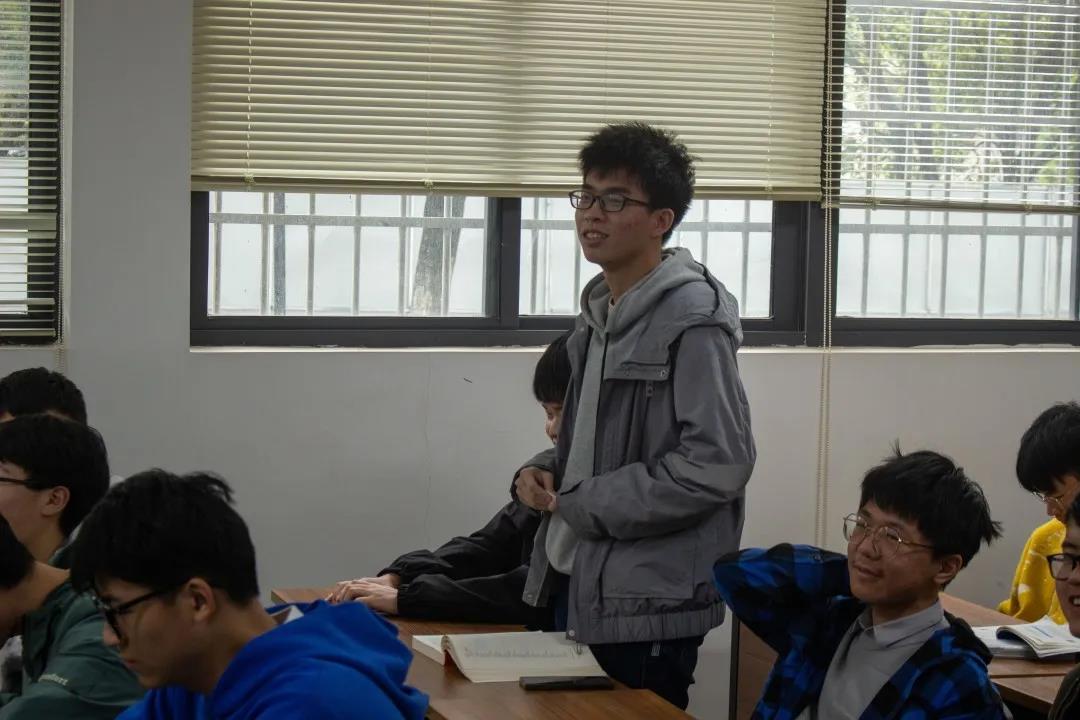 b98043467b804788b8637d28f392d8e3.jpg