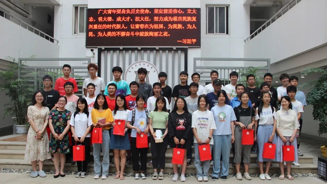 fd90c6aa98a0445ea1a5b96bed8f375a.jpg